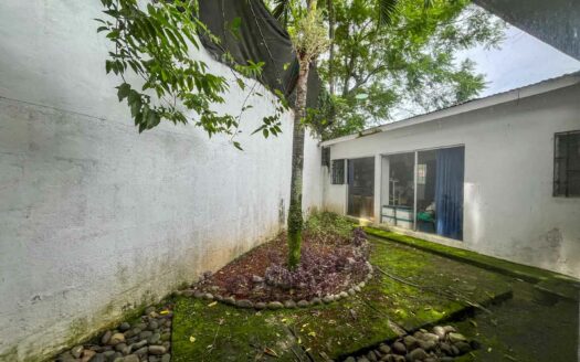 Casa de un nivel en venta en La Uruca con uso de suelo mixto, 780 m² de terreno, ideal para desarrollo o vivienda amplia COD#132756