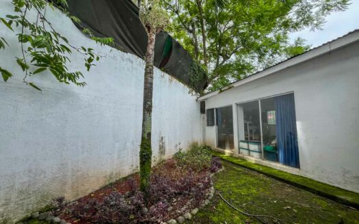 Casa de un nivel en venta en La Uruca con uso de suelo mixto, 780 m² de terreno, ideal para desarrollo o vivienda amplia COD#132756