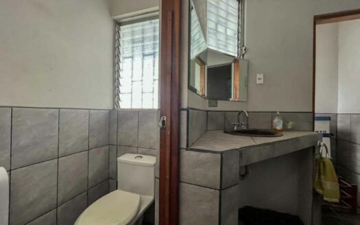Casa de un nivel en venta en La Uruca con uso de suelo mixto, 780 m² de terreno, ideal para desarrollo o vivienda amplia COD#132756