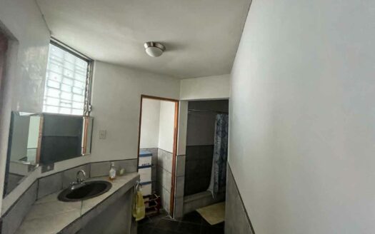 Casa de un nivel en venta en La Uruca con uso de suelo mixto, 780 m² de terreno, ideal para desarrollo o vivienda amplia COD#132756