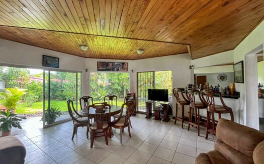 Casa de un nivel en venta en La Uruca con uso de suelo mixto, 780 m² de terreno, ideal para desarrollo o vivienda amplia COD#132756