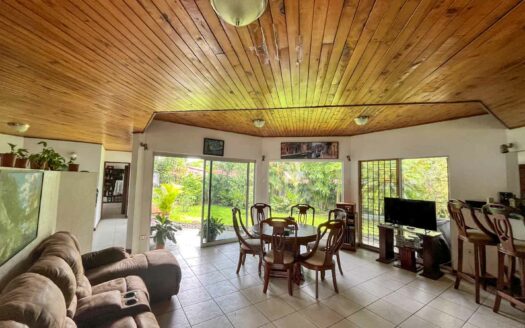 Casa de un nivel en venta en La Uruca con uso de suelo mixto, 780 m² de terreno, ideal para desarrollo o vivienda amplia COD#132756