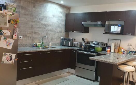 La mejor opción de Alquiler está en Guachipelin, casa amplia con preciosas amenidades y cerca de Centros comerciales, escuelas colegios y de fácil acceso a la ruta 27. Cód 133189