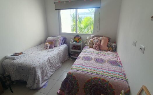 La mejor opción de Alquiler está en Guachipelin, casa amplia con preciosas amenidades y cerca de Centros comerciales, escuelas colegios y de fácil acceso a la ruta 27. Cód 133189