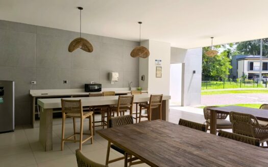 ¡Lote Esquinero en Venta en Casa Praia, Playa Jacó! A tan solo 5 minutos del mar🏖️ 174 m². Cod 134285