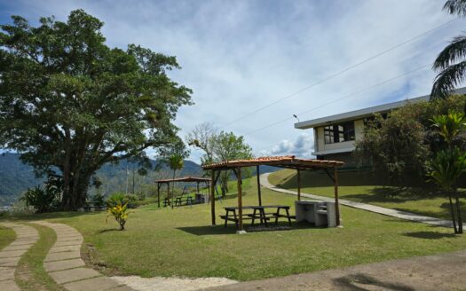 Espectacular Propiedad para Inversión en Paraiso de Cartago. Codigo 135480