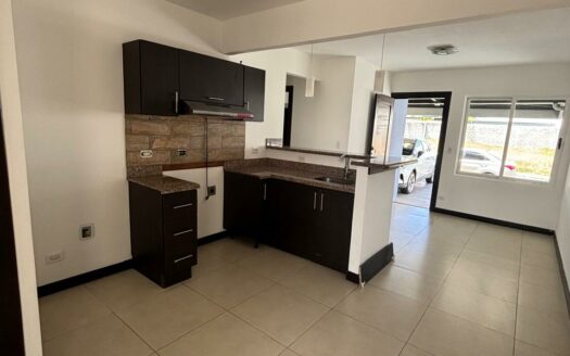 Amplia casa de 1 planta en Taras de Cartago. Cod. 135576