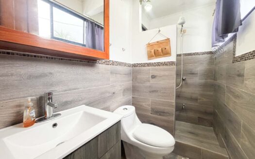 🌴 Hermosa Casa en Punta Leona – Ubicación Privilegiada, Ideal para Vivir o Invertir 🏡- A solo 3 Minutos de Playa Mantas $260 000-Código: 135666