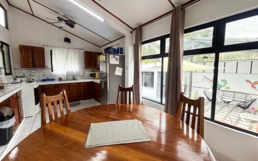 🌴 Hermosa Casa en Punta Leona – Ubicación Privilegiada, Ideal para Vivir o Invertir 🏡- A solo 3 Minutos de Playa Mantas $260 000-Código: 135666