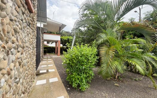 🌴 Hermosa Casa en Punta Leona – Ubicación Privilegiada, Ideal para Vivir o Invertir 🏡- A solo 3 Minutos de Playa Mantas $260 000-Código: 135666