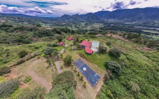 Espectacular Propiedad para Inversión en Paraiso de Cartago. Codigo 135480