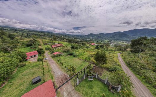 Espectacular Propiedad para Inversión en Paraiso de Cartago. Codigo 135480