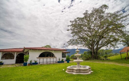 Espectacular Propiedad para Inversión en Paraiso de Cartago. Codigo 135480