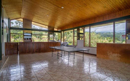 Espectacular Propiedad para Inversión en Paraiso de Cartago. Codigo 135480