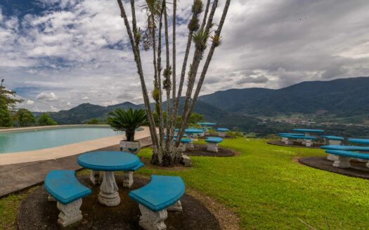 Espectacular Propiedad para Inversión en Paraiso de Cartago. Codigo 135480