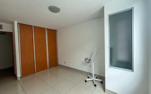 Apartamento en venta en Paseo Colón, Condominio 6-30, oportunidad de remate bancario COD#136188