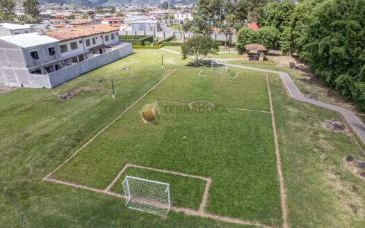 Venta de Casa dentro Exclusivo Condominio en Cartago. Cod. 135597