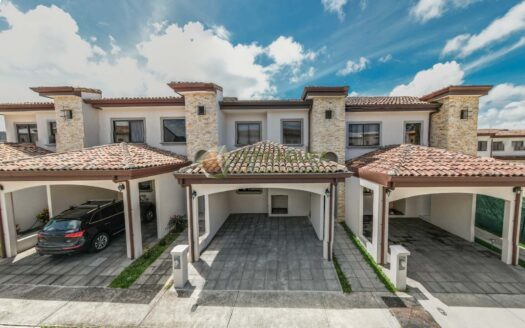 Venta de Casa dentro Exclusivo Condominio en Cartago. Cod. 135597