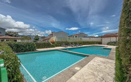 Venta de Casa dentro Exclusivo Condominio en Cartago. Cod. 135597