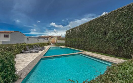 Venta de Casa dentro Exclusivo Condominio en Cartago. Cod. 135597