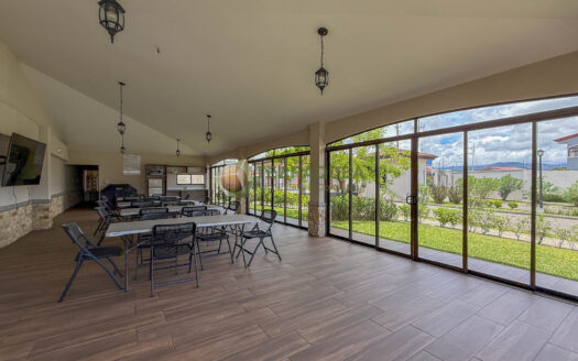 Venta de Casa dentro Exclusivo Condominio en Cartago. Cod. 135597