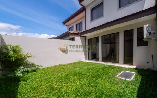 Venta de Casa dentro Exclusivo Condominio en Cartago. Cod. 135597