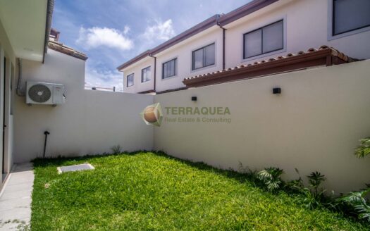 Venta de Casa dentro Exclusivo Condominio en Cartago. Cod. 135597