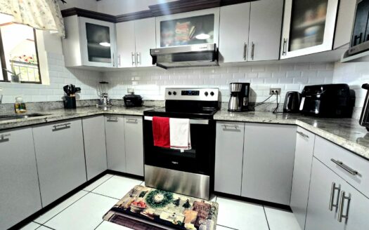 De Oportunidad! Casa de una planta en Curridabat lote de 256m2, Residencial Privado! #135544