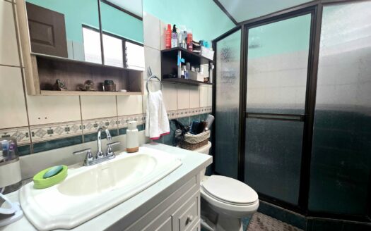 De Oportunidad! Casa de una planta en Curridabat lote de 256m2, Residencial Privado! #135544