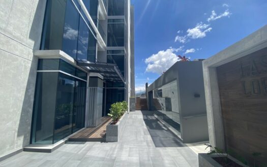 Curridabat: Espectacular Apartamento en Piso 7 con Linea Blanca en Torre Las Loras. #136701