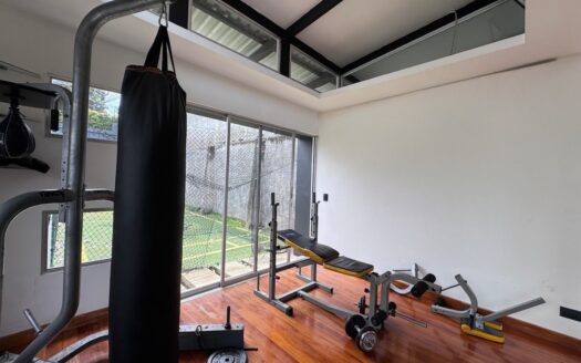 Guayabos de Curridabat: Amplia y Moderna Casa con 4 Habitaciones en 420 Metros de Terreno. #136359