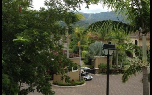 🏡 Casa en Alquiler en Santa Ana, Condominio Hacienda del Sol, con Amplios Espacios. Cod. 136887