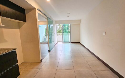 Venta de apartamento Ubicado en Heredia. Condominio Torres de Heredia, muy cerca de Zonas Francas, piso #10 (1 hab,1 baño,1 parqueo) Cod. 136407