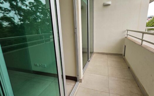 Venta de apartamento Ubicado en Heredia. Condominio Torres de Heredia, muy cerca de Zonas Francas, piso #10 (1 hab,1 baño,1 parqueo) Cod. 136407