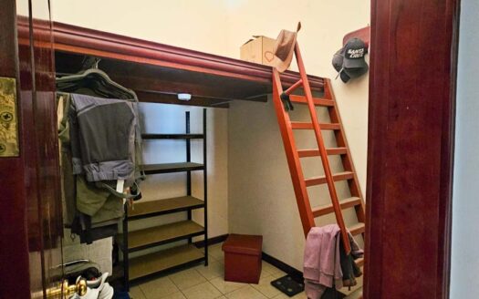 Venta de casa en Residencial Bosques de Doña Rosa. Lote 399.74 m2 / Const: 276 m2 (Jardín trasero con más de 110 m2) (4 hab y 3 1/2 baños) Cod. 136373