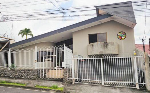 Venta de casa en Residencial Bosques de Doña Rosa. Lote 399.74 m2 / Const: 276 m2 (Jardín trasero con más de 110 m2) (4 hab y 3 1/2 baños) Cod. 136373