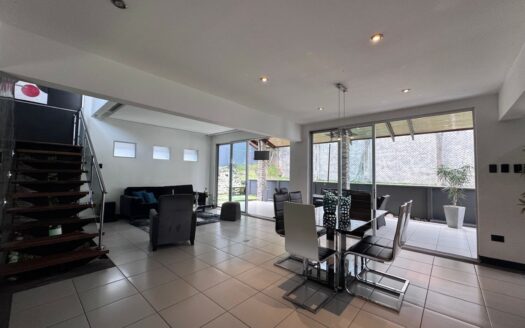 Guayabos de Curridabat: Amplia y Moderna Casa con 4 Habitaciones en 420 Metros de Terreno. #136359