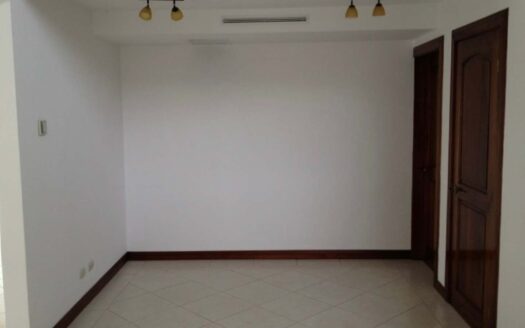 🏡 Casa en Alquiler en Santa Ana, Condominio Hacienda del Sol, con Amplios Espacios. Cod. 136887