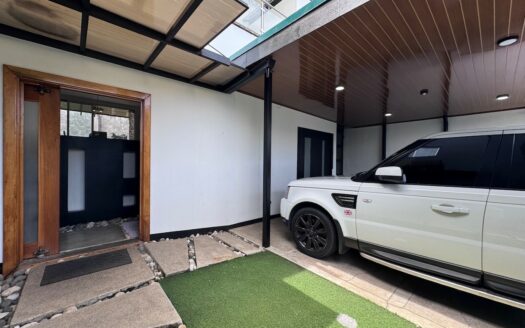 Guayabos de Curridabat: Amplia y Moderna Casa con 4 Habitaciones en 420 Metros de Terreno. #136359