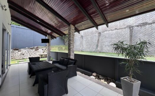 Guayabos de Curridabat: Amplia y Moderna Casa con 4 Habitaciones en 420 Metros de Terreno. #136359