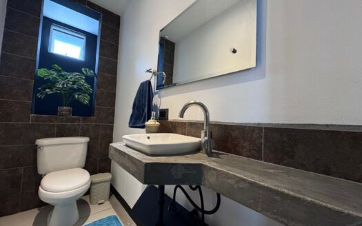 Guayabos de Curridabat: Amplia y Moderna Casa con 4 Habitaciones en 420 Metros de Terreno. #136359