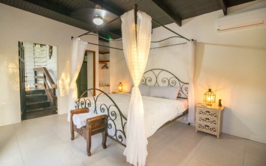 Boho-Style Home with Stunning Ocean View – 2 km from Santa Teresa COD: 137285