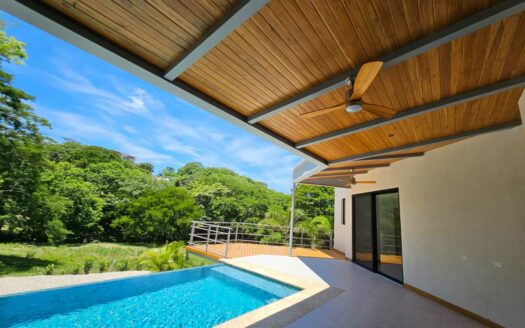 Villa Moderna en Condominio Privado con Piscina y 4 Suites – Tamarindo COD: 138033