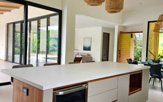 Villa Moderna en Condominio Privado con Piscina y 4 Suites – Tamarindo COD: 138033