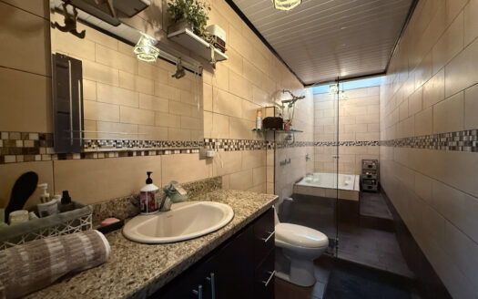 Casa de una Planta, con Hermosos Acabados, en Residencial Seguro, en Llorente de Tibás COD 136508