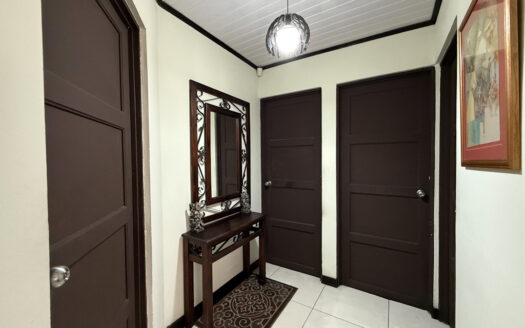 Casa de una Planta, con Hermosos Acabados, en Residencial Seguro, en Llorente de Tibás COD 136508