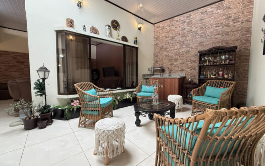 Casa de una Planta, con Hermosos Acabados, en Residencial Seguro, en Llorente de Tibás COD 136508