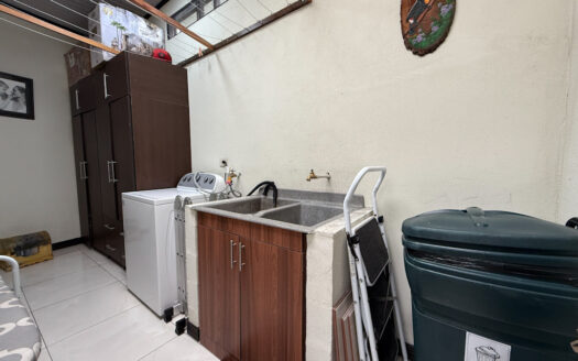 Casa de una Planta, con Hermosos Acabados, en Residencial Seguro, en Llorente de Tibás COD 136508