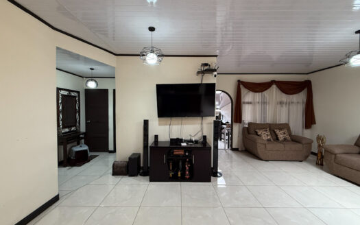 Casa de una Planta, con Hermosos Acabados, en Residencial Seguro, en Llorente de Tibás COD 136508