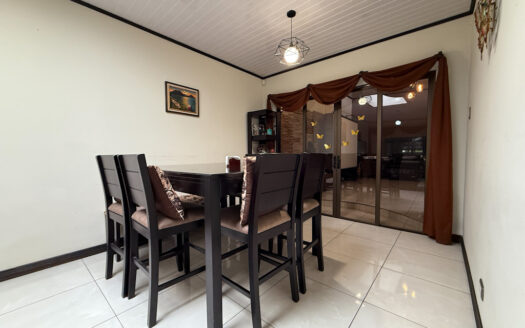 Casa de una Planta, con Hermosos Acabados, en Residencial Seguro, en Llorente de Tibás COD 136508